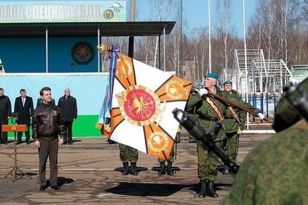 45-й полк, дислоцированный в Кубинке, представляет собой одно из наиболее боеспособных и специализированных подразделений в российской военной структуре. Известный своей оперативной универсальностью, полк является неотъемлемой частью Вооруженных сил России с момента своего создания в 1980-х годах. Полк действует под командованием войсковой части 28337 и дислоцируется в Московской области, где проводит различные высокостатусные военные операции, учения и миротворческие операции.