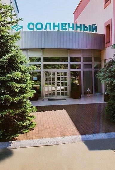 Санатории, предлагающие медицинское лечение, часто включают в себя комплексные услуги, такие как реабилитация, лечебные упражнения и программы восстановления. Главное преимущество - доступность специализированной медицинской помощи в спокойной, терапевтической обстановке. Путевки в такие санатории можно приобрести по сниженным ценам, что выгодно не только действующим военнослужащим, но и пенсионерам.