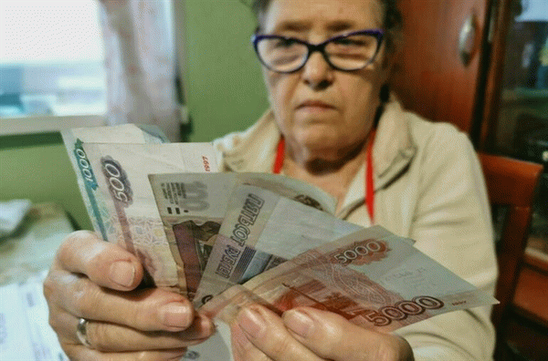 Путинские выплаты к Новому году пенсионерам, детям, инвалидам и военным: будут или нет в 2024 году