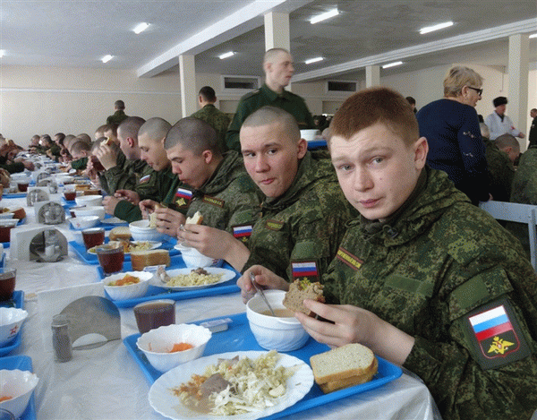 Прием пищи в армии