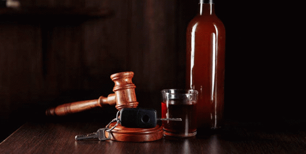 Алкоголь и судебный молоток