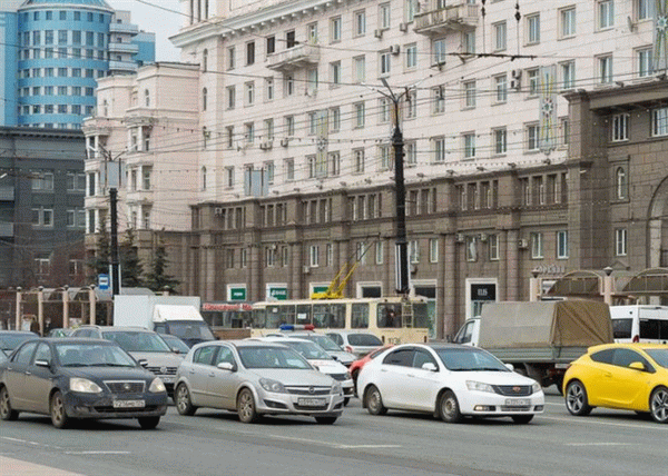 Автомобили на городской улице