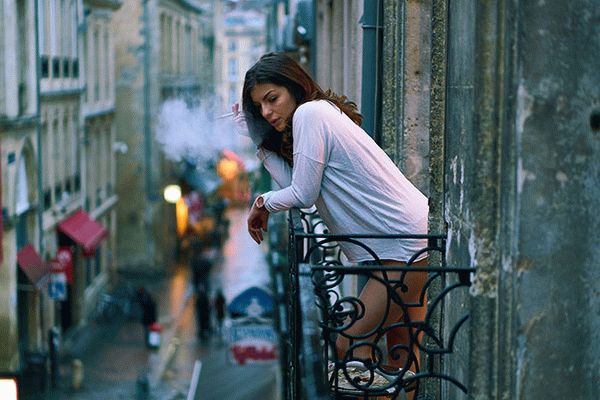 Можно ли курить на балконе своей квартиры