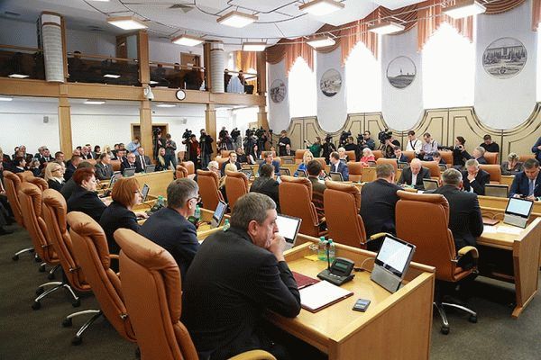 Совет депутатов города обсуждает вопрос о назначении судей